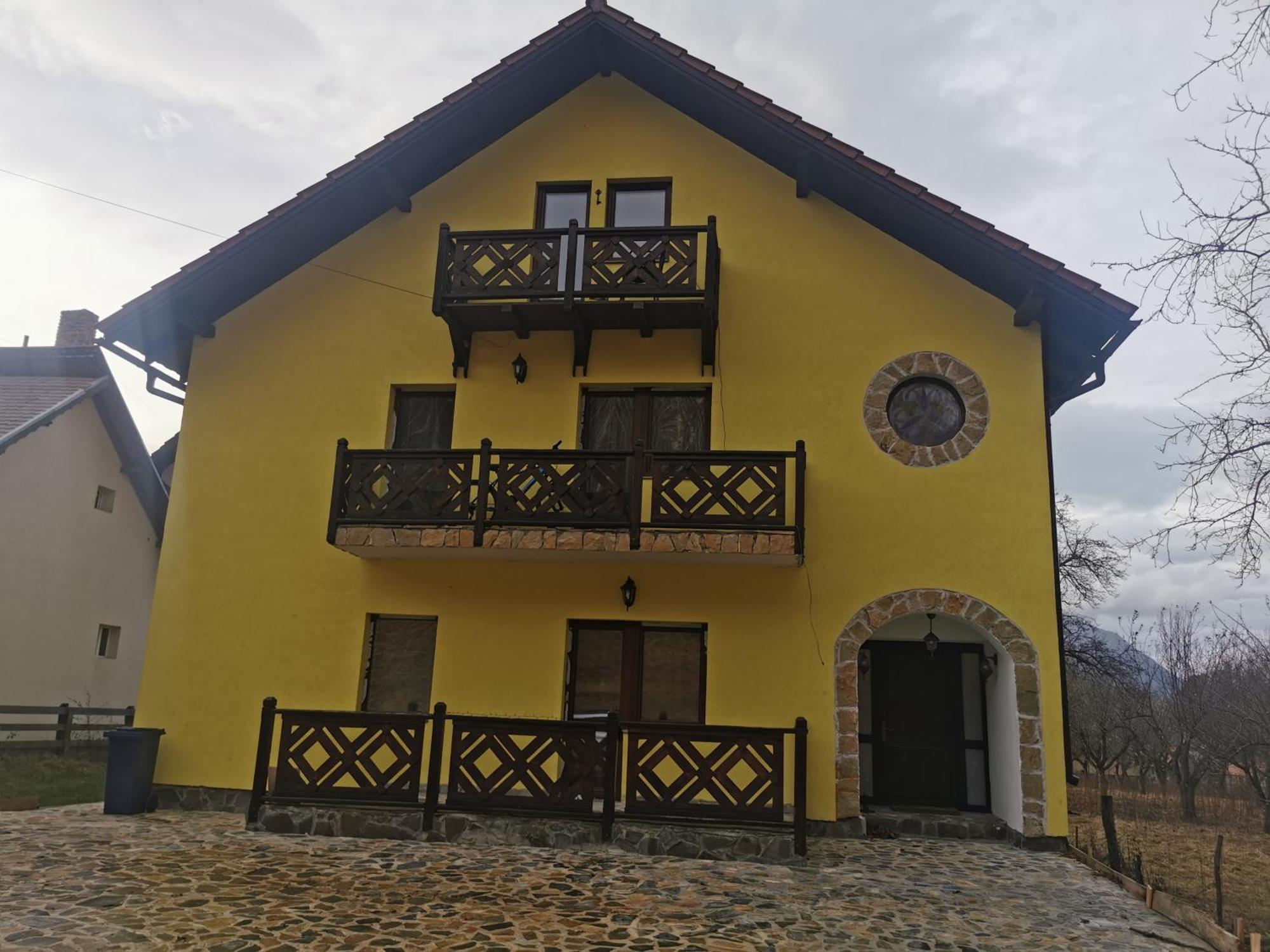 Yellow House Bran  Esterno foto